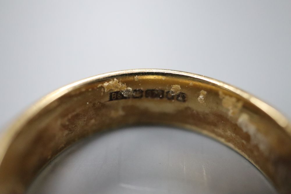 A 9ct yellow gold wedding ring, size Q, 6.7 grams.